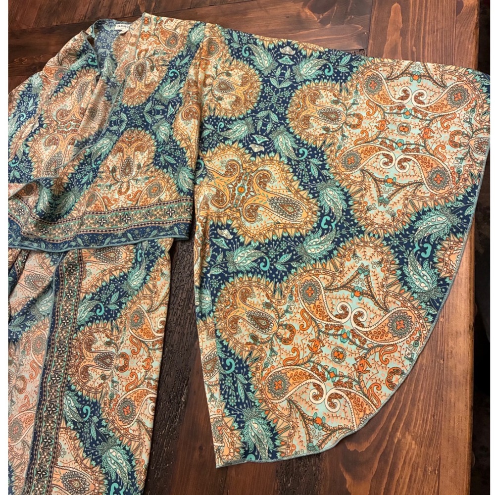 Earthbound, Paisley Bell Sleeve, Tie Front Kimono size large